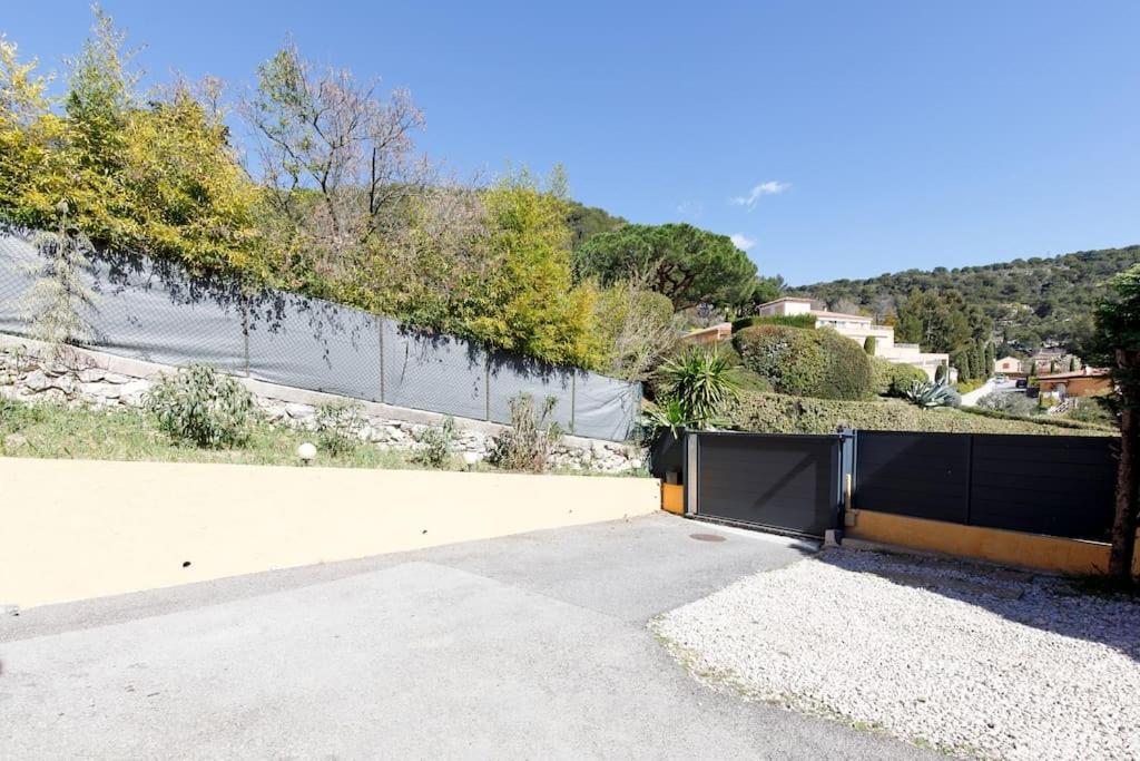Studio Au Calme, Avec Terrasse Et Parking A Eze Village Bagian luar foto